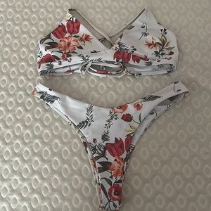 Floral print white bathingsuit